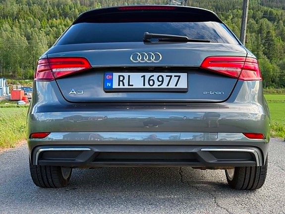 Audi e-tron 10 of 23