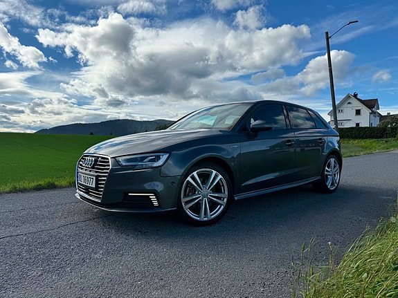 Audi e-tron 2 of 23