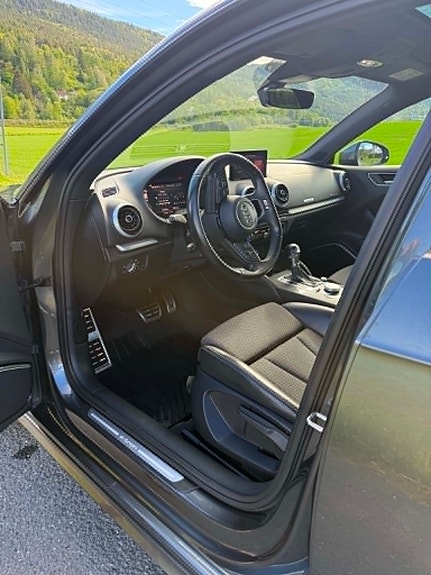 Audi e-tron 15 of 23