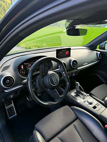 Audi e-tron 16 of 23