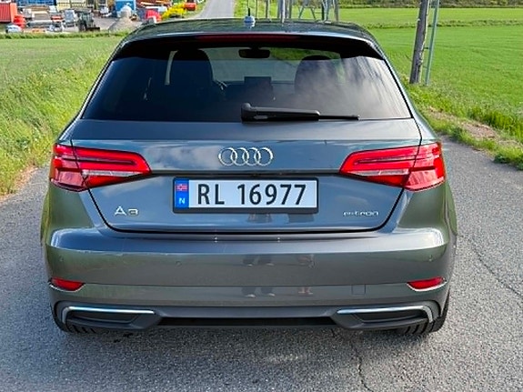 Audi e-tron 9 of 23