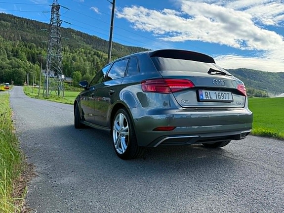 Audi e-tron 11 of 23