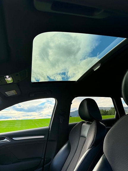 Audi e-tron 18 of 23