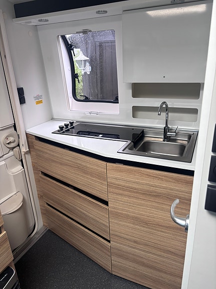Adria Action 391 PH 5 of 8