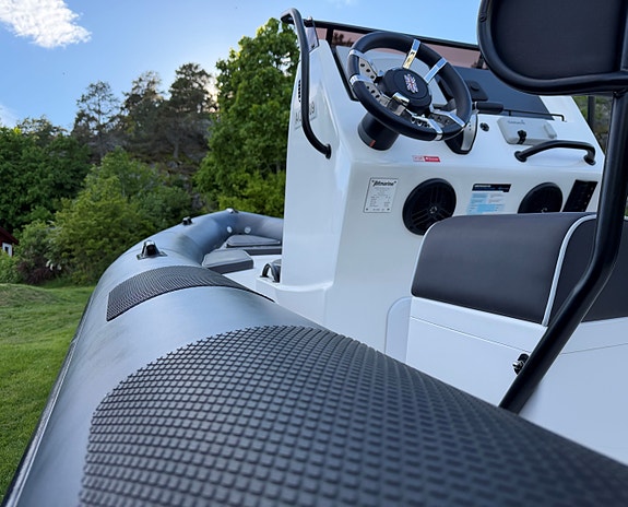 Ballistic 650 med 200 HO Evinrude 4 of 5