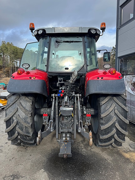 Massey Ferguson 5712 SL Dyna 4. 3 of 7