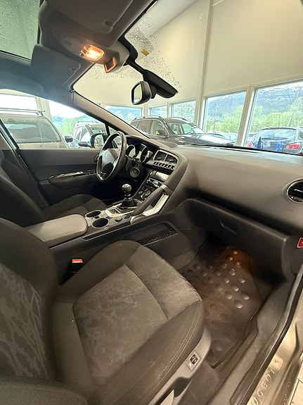 Peugeot 3008 14 of 16