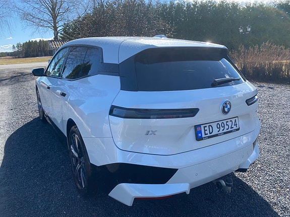 BMW iX 4 of 5