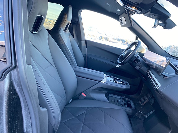 BMW iX 6 of 30