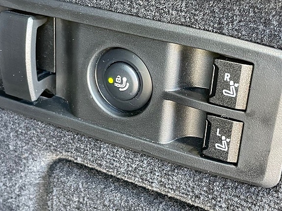 BMW iX 10 of 30