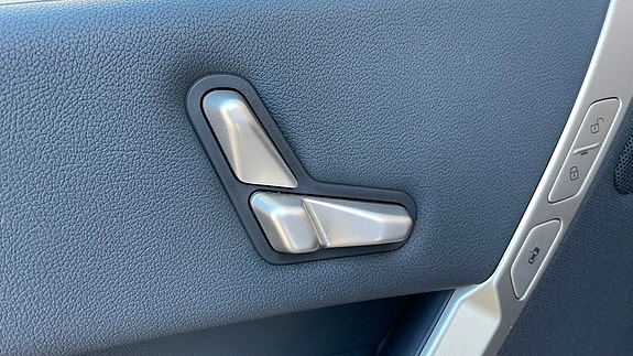 BMW iX 15 of 30