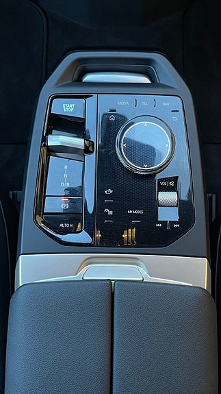 BMW iX 23 of 30