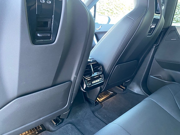 BMW iX 9 of 30
