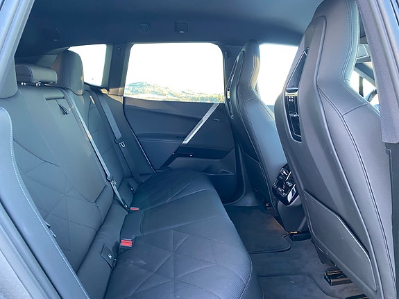 BMW iX 8 of 30
