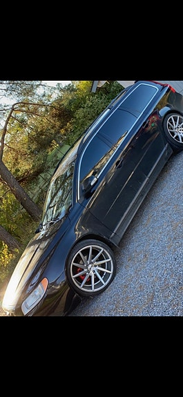 Volvo V70 2 of 5