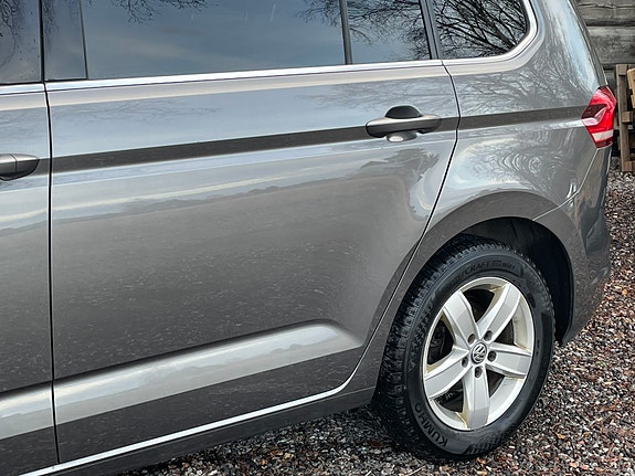 Volkswagen Touran 5 of 30