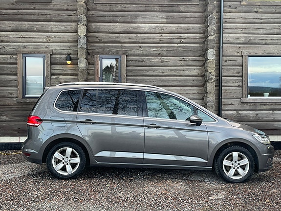 Volkswagen Touran 3 of 30