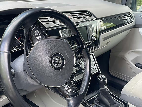 Volkswagen Touran 16 of 30