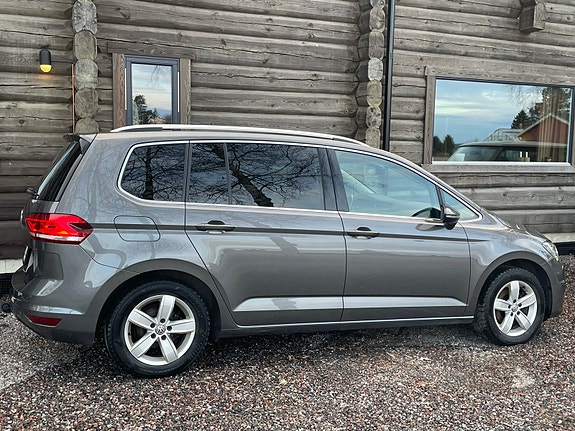 Volkswagen Touran 2 of 30