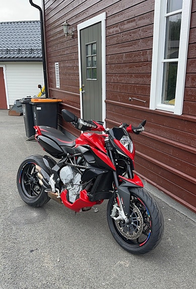MV Agusta Rivale 800 3 of 5