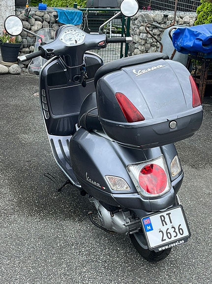 Vespa Granturisimo 125 2 of 5
