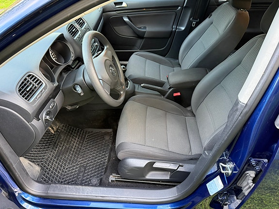 Volkswagen Golf VI 16 of 30