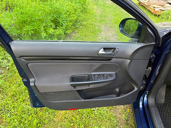 Volkswagen Golf VI 18 of 30