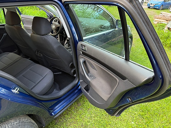 Volkswagen Golf VI 21 of 30