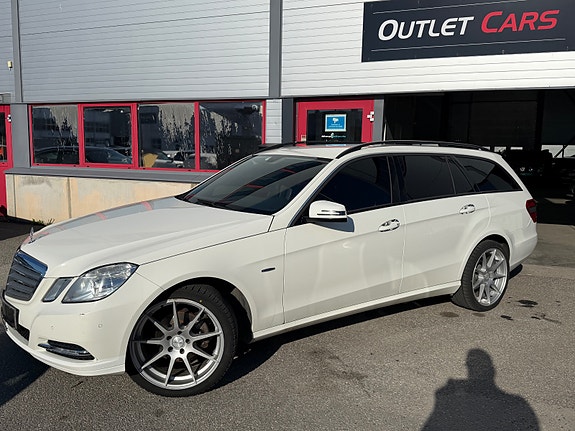 Mercedes-Benz E200 2 of 5