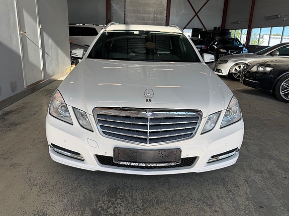 Mercedes-Benz E200 3 of 5