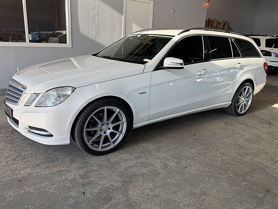 Mercedes-Benz E200 4 of 5
