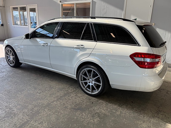Mercedes-Benz E200 5 of 5