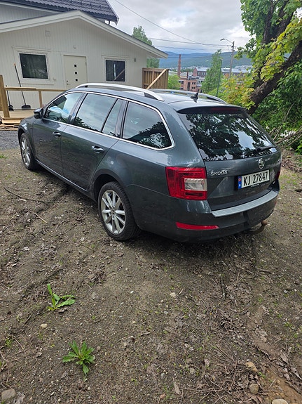 Skoda Octavia 2 of 5