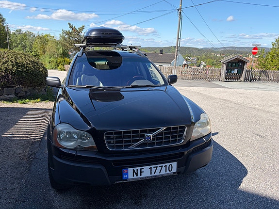 Volvo XC90 2 of 5