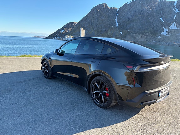 Tesla Model Y 2 of 5