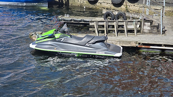 Vannscoter Yamaha 1.8 VXR  strøken  som ny  . Med henger.  60000 , siste pris 2 of 5