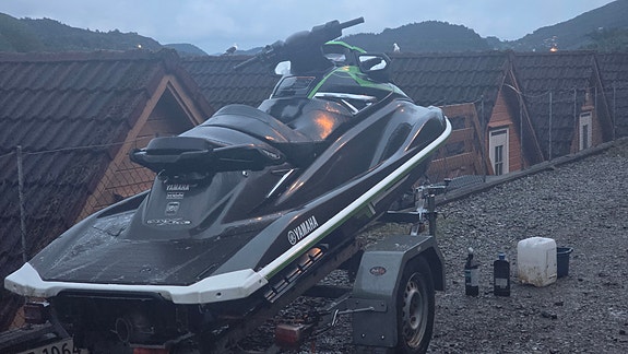 Vannscoter Yamaha 1.8 VXR  strøken  som ny  . Med henger.  60000 , siste pris 4 of 5