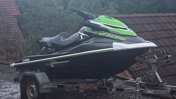 Vannscoter Yamaha 1.8 VXR  strøken  som ny  . Med henger.  60000 , siste pris 5 of 5