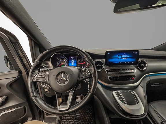 Mercedes-Benz V300 d 12 of 24