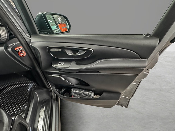 Mercedes-Benz V300 d 14 of 24