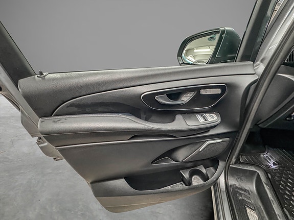 Mercedes-Benz V300 d 9 of 24