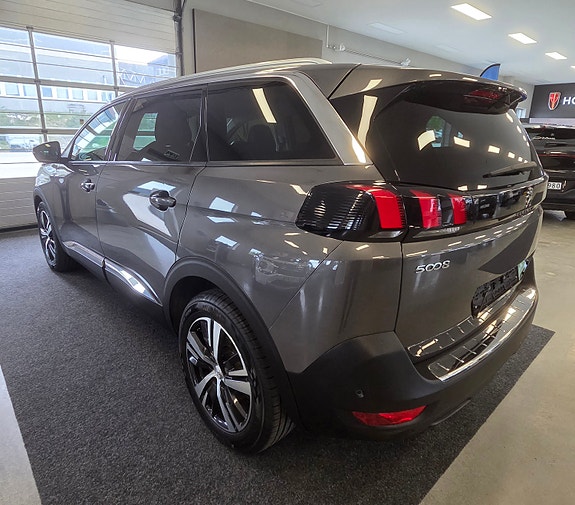 Peugeot 5008 3 of 5
