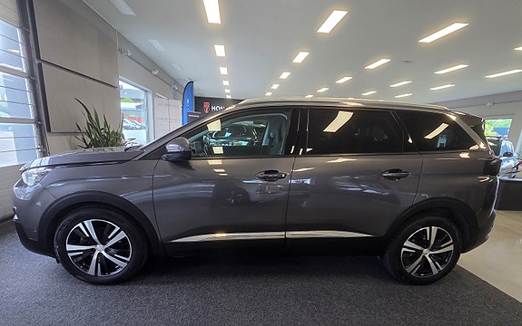 Peugeot 5008 2 of 5