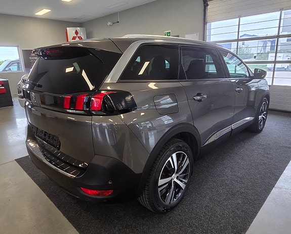 Peugeot 5008 5 of 5