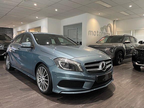 Mercedes-Benz A180 2 of 5