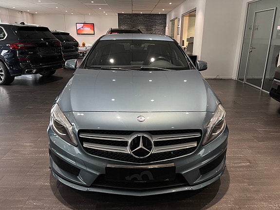 Mercedes-Benz A180 3 of 5