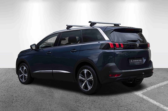 Peugeot 5008 3 of 5