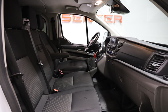 Ford Transit Custom 10 of 13