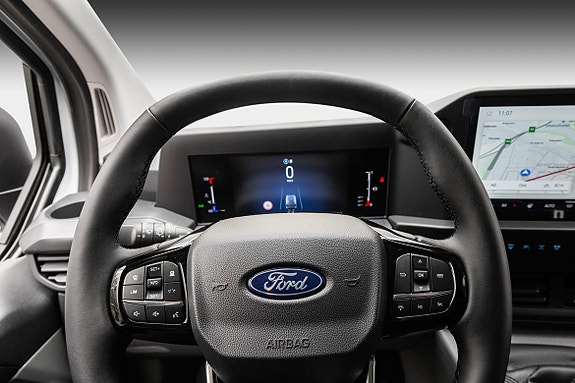 Ford Transit Custom 11 of 27