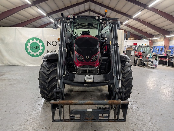 Valtra N104 Hitech 7 of 16